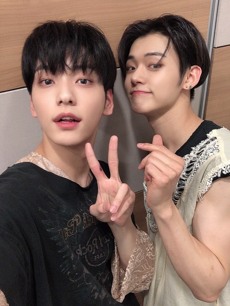 <a href="/tinyjjud/">laras ✢ rest</a> happy rose day~~ fromtubatu, yeonbin and anon. 🌹
✿✿✿✿✿✿✿✿✿✿✿✿✿✿✿✿