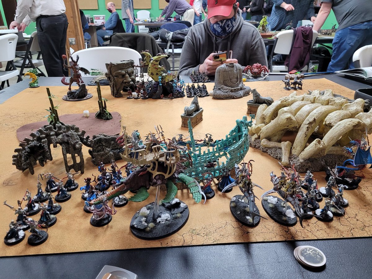 zirhark's tweet photo. @33r2d2 @smatta84 @colBrewhammer @theguardtower It was a hodge podge of fun. Using lotan as a stand-in for the thrallmaster until mine is painted. Curse put in work against good Ole kragnos. https://t.co/Yvz5TlpHdZ