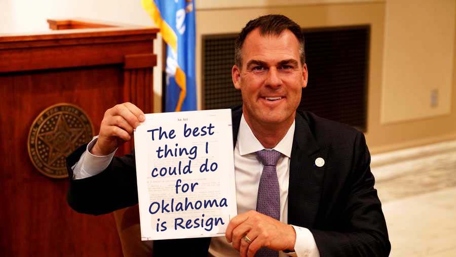grinningbamE's tweet photo. @the_boogerwolf @ForrestBennett #RealStateOfTheState 👇👇🏿👇🏽👇🏻
#Stittshow 🤡 in #Oklahoma
#NoMoreLyingBullStitt 💩 🤥🤥🤥 https://t.co/SwuYys3IDn