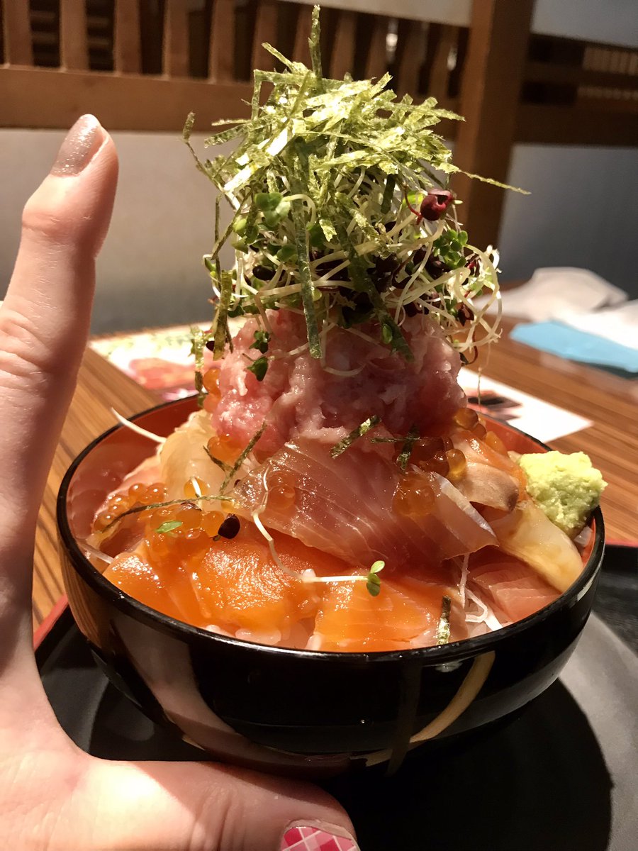 nejirin_tomo's tweet photo. SNSで回ってきて気になった「ゆうが」さんの #ゆうだいな丼ランチ 行ってみた
個室でこのランチ、お得すぎる✨
期間限定だけど絶対おすすめ！おいしかった❤️
#ゆうだいな丼ランチ
#映えランチ https://t.co/B3t87tPZpw