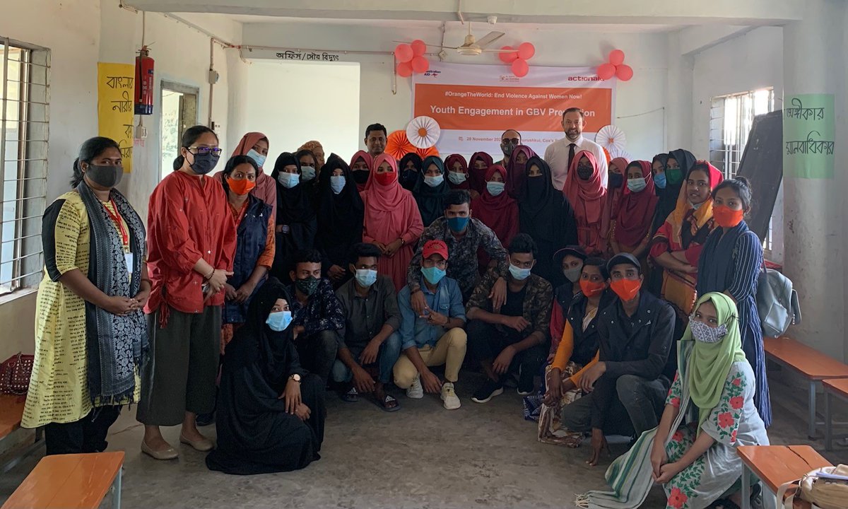 AusHCBangladesh's tweet photo. Young people in Cox’s Bazar are building leadership skills through theatre &amp; information sessions to raise awareness of #COVID19 prevention &amp; recovery, gender-based violence &amp; disaster risk reduction with help from our #ANCP partner @AABangladesh.

#PartnershipforRecovery https://t.co/s456I8XGsw