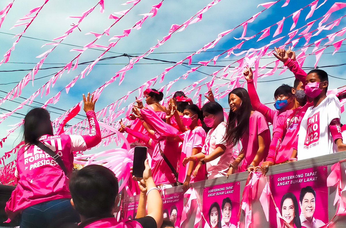 zygmaund's tweet photo. From boats, kalesa, cars, walking and social media blast. The whole country is showing its unique ways of support for VP Leni. This is what actual unity looks like. 🌹

There is hope for this country ❤🥺

#KulayRosasAngBukas https://t.co/smKtzRQW4O