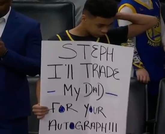 NBAMemes's tweet photo. This Stephen Curry fan took things to another level 😂 https://t.co/9vNIHaxi5T
