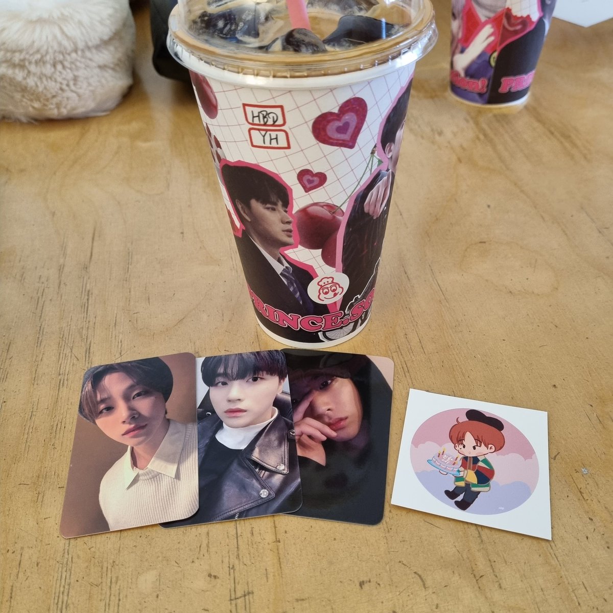saram___k's tweet photo. 플래트에 있음요 https://t.co/dWyvBsnLmD