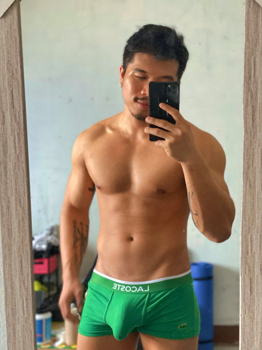 D199426's tweet photo. หลับแล้วนึกภาพเธอ 😎 https://t.co/C7G9FbGoWq