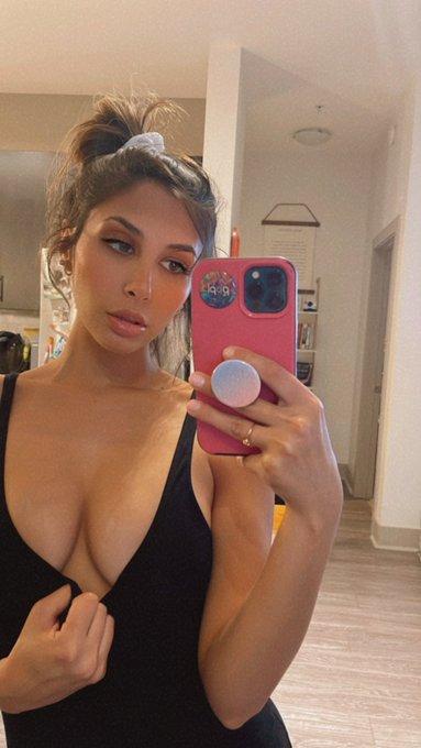 i just worked out, meal prepped for the week, did my whole skincare routine, &amp; masturbated.  don&rsquo;t fuck<a href="/tag/newprofilepic"class="tags"><span>#newprofilepic</span></a>