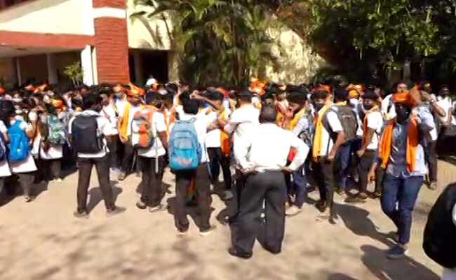 ndtv's tweet photo. Hijab vs Saffron At Karnataka College Ahead Of High Court Hearing https://t.co/yF1GWbo1gk https://t.co/fvYn4dQd9S