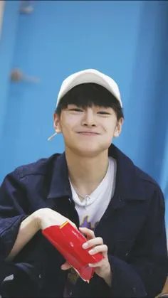 Stay53102618's tweet photo. Pan bebe, siempre serás nuestro bebé jaja, que este sea un día especial para ti, que sea lindo, divertido y come todo el pan que quieras, que tus cachetes se llenen amor, te amamos!��
ExtraordINary DAY 
#이엔이_미소가_세상을_밝힌날
#MelodicVoiceINDay
#HappyINDay
@Stray_Kids https://t.co/aa5EVBXW9s