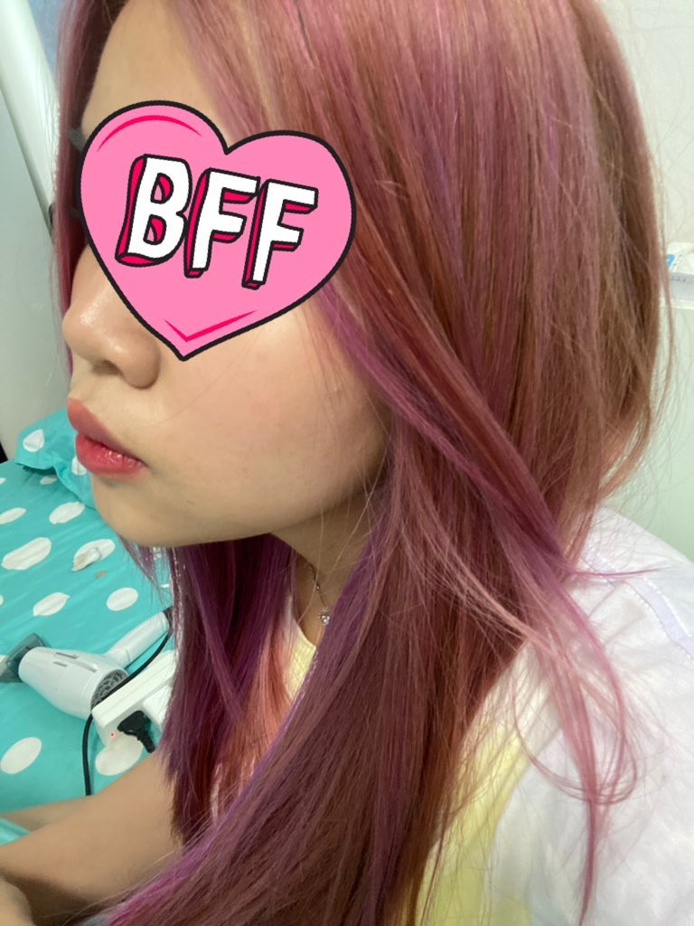 lrigkcisevol's tweet photo. หาทำอีกแล้ว รอบนี้กัดผมใหม่+ลงเทา ทำสีชมพูของ mise en scence hello bubble สี bullet pink ตรงไฮไลท์เป็นสีชมพูบานเย็น ใช้สองกล่อง(ไม่พอสีอาจไม่เท่ากัน) รูปสุดท้ายผมก่อนลงสี #รีวิวสีผม #ไว้รีวิวห้ามขายของโว้ยย  #hellobubble #miseensceneth #balletpink https://t.co/YJNogWKa2C