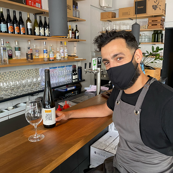 Have you met Hugo - the newest addition to the Lux family?
Take a guess where he's from? *Hint: the wine is Portuguese 😂

Say hi next time you are in the bar 👋
.
.
.
#luxsmith #bar #wineshop #seddon #bartender #wine #cocktails #drinks #greatthingsfromportugal
