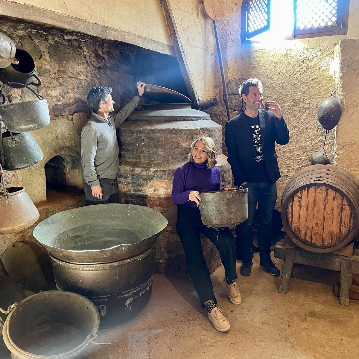 Meritxell Falgueras (@winesandthecity) on Twitter photo 🔥 Vino de fuego (Dolç de Foc) es la oposición enológica y mediterránea del vino de hielo
🍷 @seijasoficial_ GallinaPielWine heredero de la filosofía bulliniana se ha inspirado en cocinar la recepta tradicional que tenía la familia Roqueta <a href="/vinsabadal/">Abadal</a> del vino hervido (vi bulliT) 🔥 Vino de fuego (Dolç de Foc) es la oposición enológica y mediterránea del vino de hielo
🍷 @seijasoficial_ GallinaPielWine heredero de la filosofía bulliniana se ha inspirado en cocinar la recepta tradicional que tenía la familia Roqueta <a href="/vinsabadal/">Abadal</a> del vino hervido (vi bulliT)