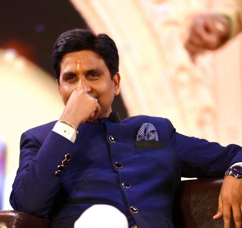 Rofl_Vishvas's tweet photo. ताल को ताल की झँकृति तो मिले ,
रूप को भाव की अनुकृति तो मिले ,
मैं भी सपनों में आने लगूँ आपके ,
पर मुझे आपकी स्वीकृति तो मिले...!❤️
#ProposeDay https://t.co/jTv0wCMC3f
