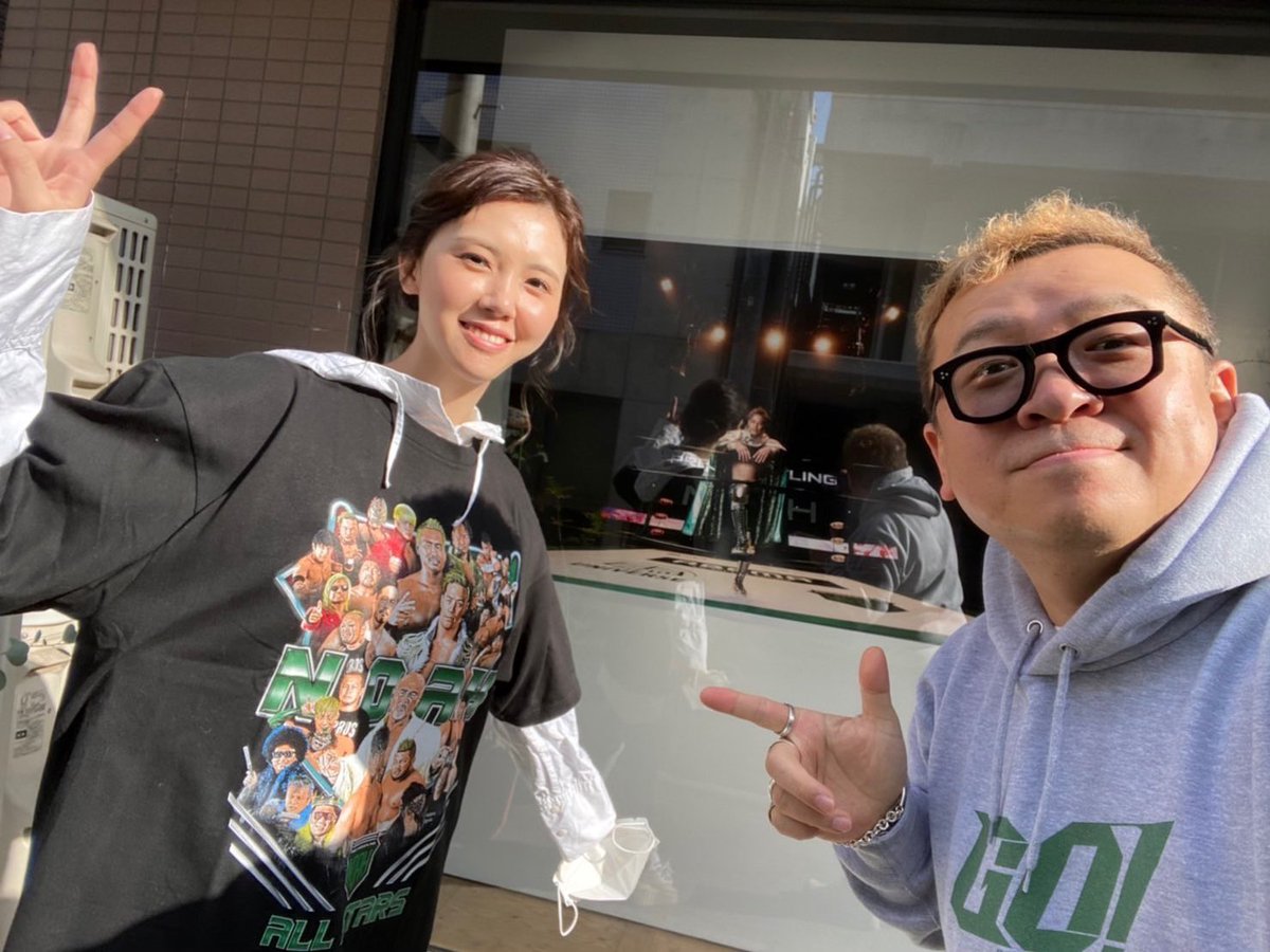 08kei09's tweet photo. 今日は師匠の写真展『GO！』にNOAHのTシャツ着て行ってきました😊
かっこいい写真から、可愛い写真まで盛り沢山✨✨楽しい！！
ぜひ見に行ってください！！！

（顔のテカリは来る前にモデルの仕事だったので…笑笑） https://t.co/N15ruNiYp3