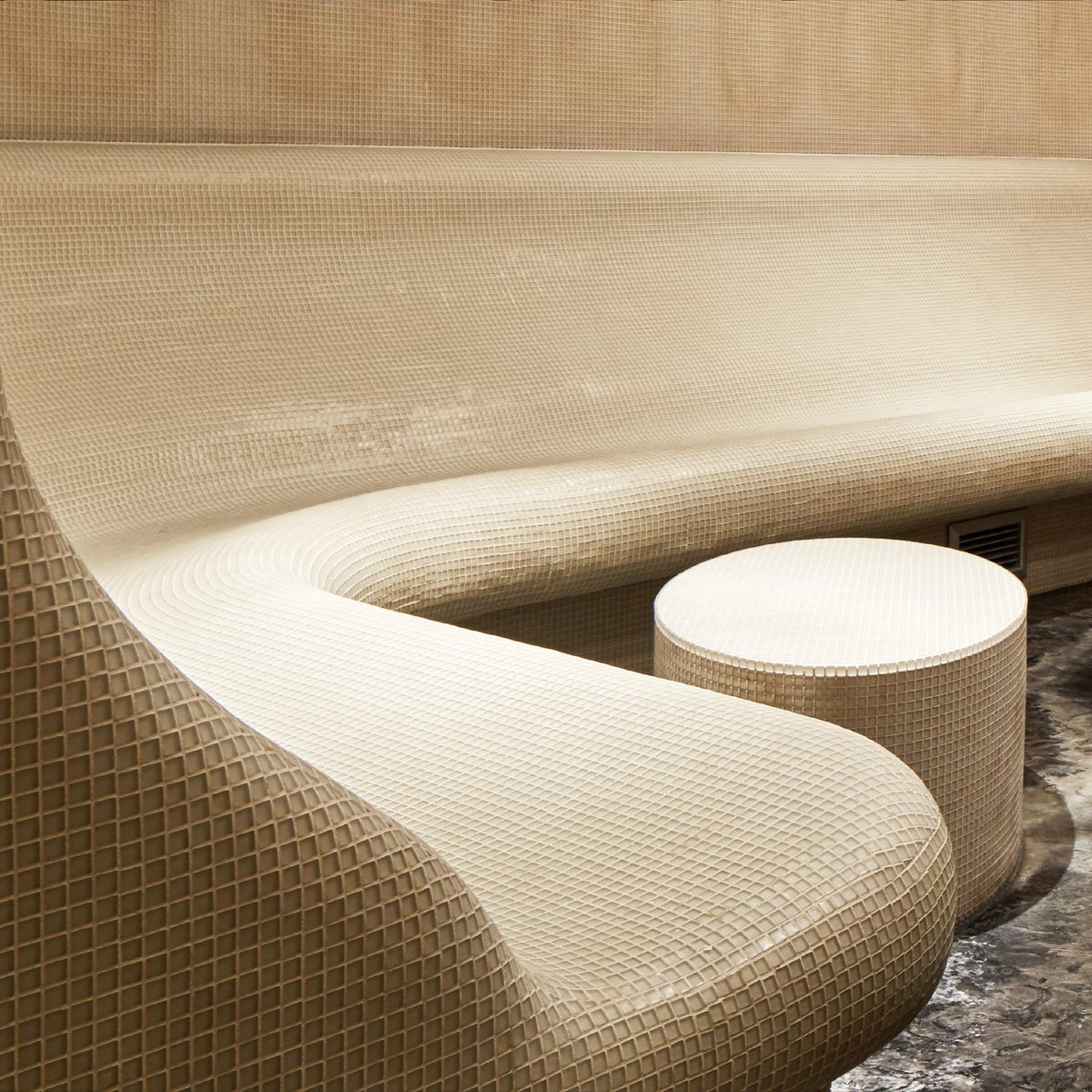 ArmaniHotelDXB's tweet photo. An indulgent getaway for two, starts with a tender rose foot bath, moves onto aromatic body scrub followed by rose absolute 90 min oil massage. Enjoy and relax #armanispa #armanihoteldxb https://t.co/2bUlYxIxJT