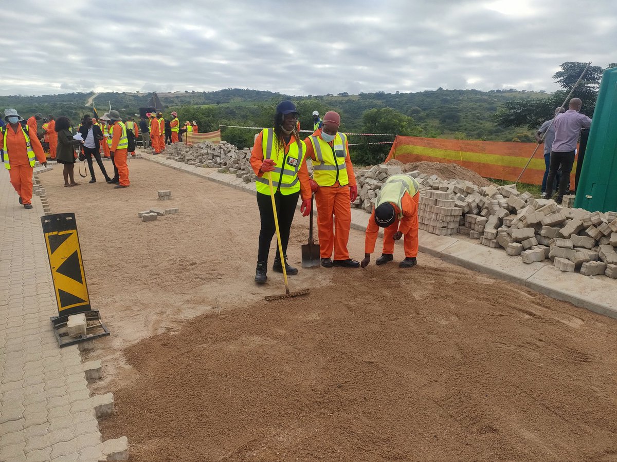 Dotransport's tweet photo. TODAY: PRESIDENT ASSESSES LIMPOPO RURAL ACCESS ROAD INITIATIVE

President Ramaphosa will today visit Limpopo Province to inspect progress made by the National Department of Transport in completing a 40km rural access road project that will link several district municipalities. https://t.co/igFC9sasHU
