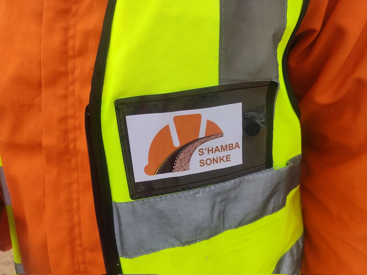 Dotransport's tweet photo. TODAY: PRESIDENT ASSESSES LIMPOPO RURAL ACCESS ROAD INITIATIVE

President Ramaphosa will today visit Limpopo Province to inspect progress made by the National Department of Transport in completing a 40km rural access road project that will link several district municipalities. https://t.co/igFC9sasHU