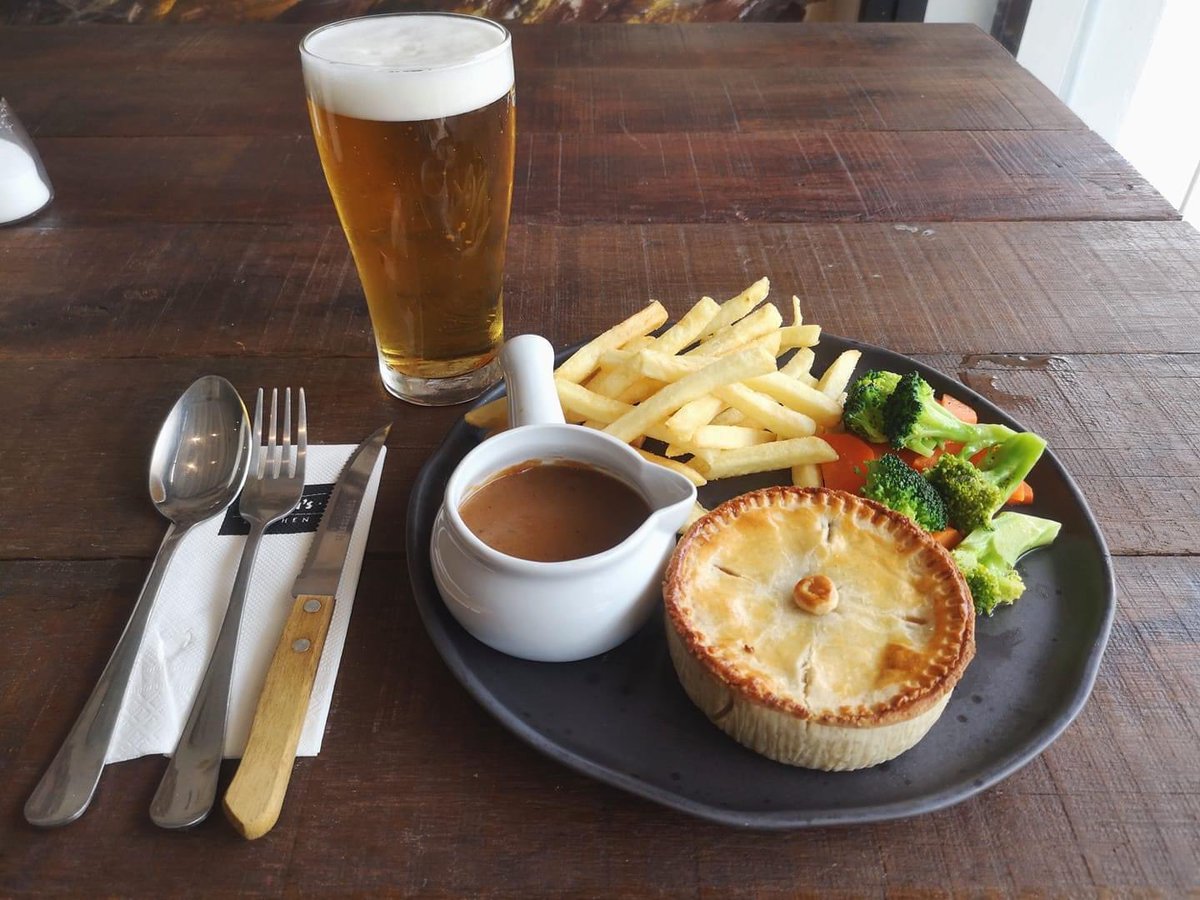 PapasKitchenBKK's tweet photo. It's pie and a pint this Wednesday at Papa's. Choose from 'chicken &amp; mushroom', 'Australian steak &amp; mushroom' or 'NZ lamb stew' and a pint for only 289 (you can swap for either a glass of wine or  soft drink). Dine in only. See you soon. https://t.co/LYlJHP4l1i