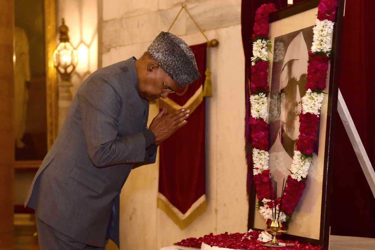 President Ram Nath Kovind paid floral tributes to Dr Zakir Husain, former President of India, on his birth anniversary at Rashtrapati Bhavan.
