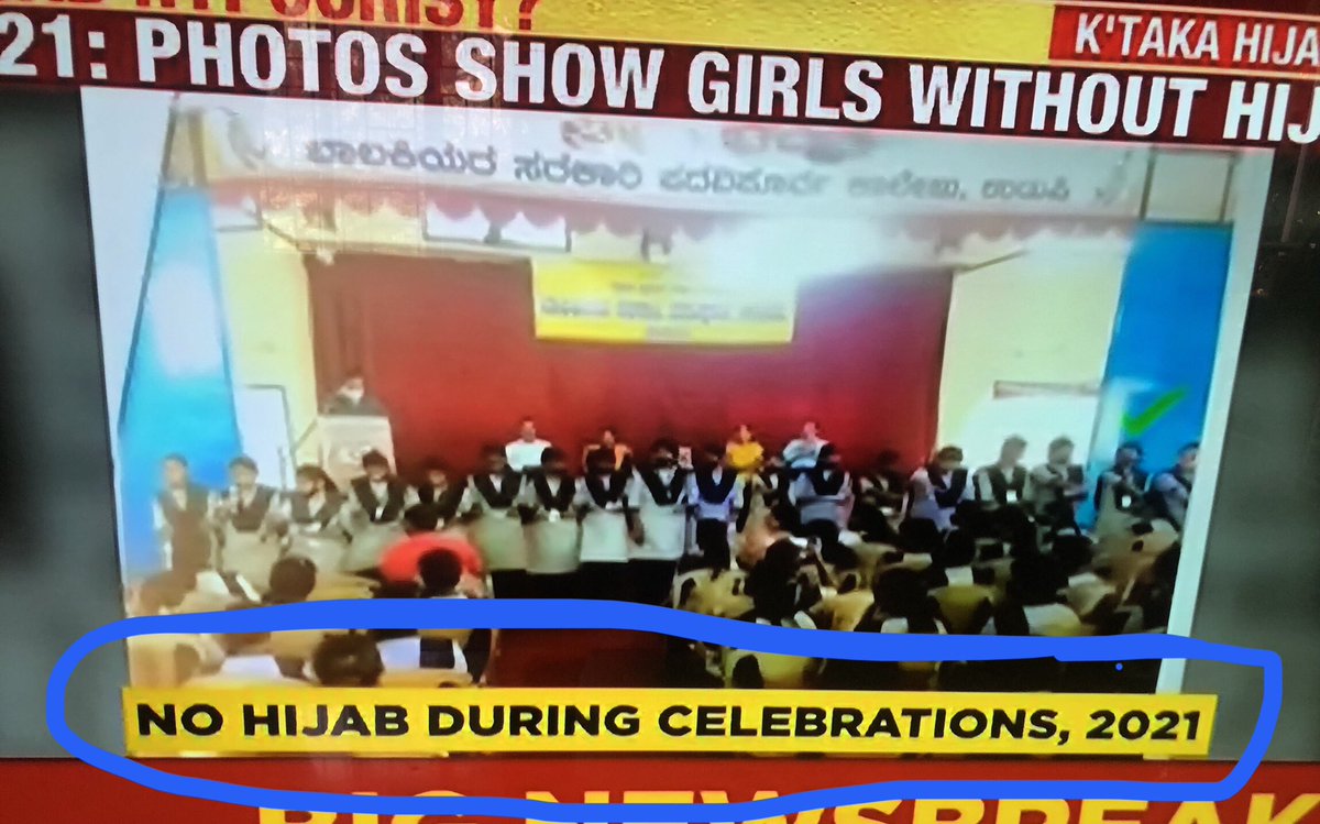shilpa_cn's tweet photo. NO headgear, scarf or hijab until last year! What changed now ?
#KarnatakaHijabRow https://t.co/WdJ1LPOXlQ
