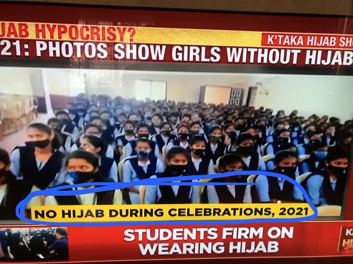shilpa_cn's tweet photo. NO headgear, scarf or hijab until last year! What changed now ?
#KarnatakaHijabRow https://t.co/WdJ1LPOXlQ