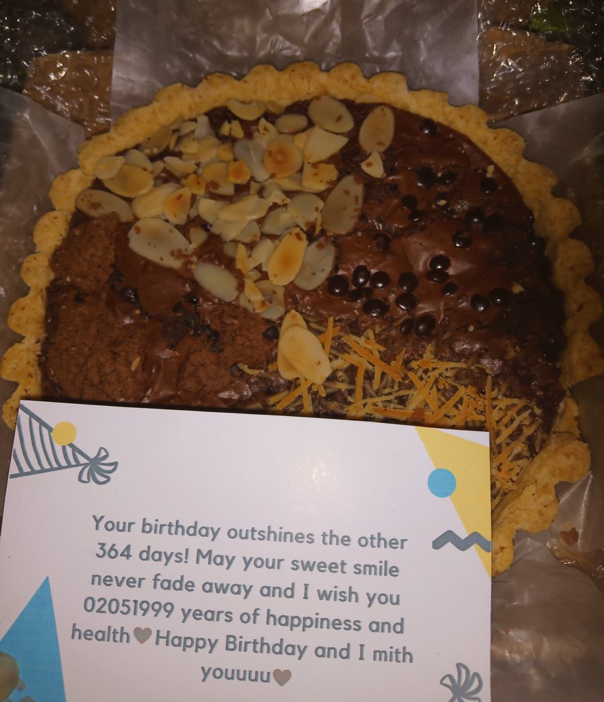 dewiii179's tweet photo. Pie Brownies dari Mrs. Cho @forcsyoun 🥺🧡🧡🧡

Makasi banyaaaaaak buat Mrs. Cho yg sudah mengirimkan ini, baik banget Mrs. Cho ini semoga bisa berjodoh ya dengan Mr. Cho 😘❤️❤️❤️ https://t.co/FGrAoGsuDO