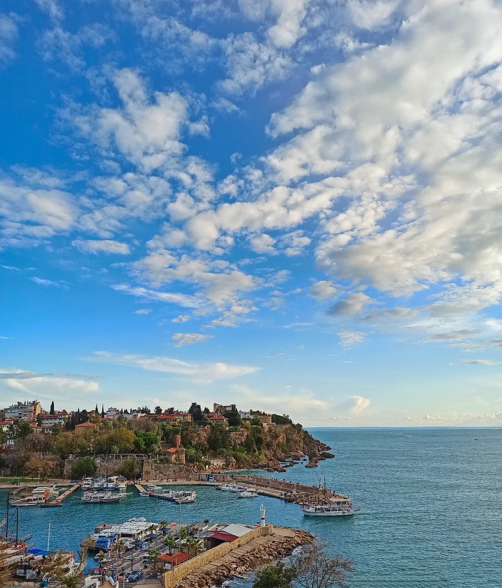 En güzel sabah Antalya’da uyandığın sabahtır 🧡

📍: Kaleiçi Yat Limanı 
📸: Alper Zafer Gündeş