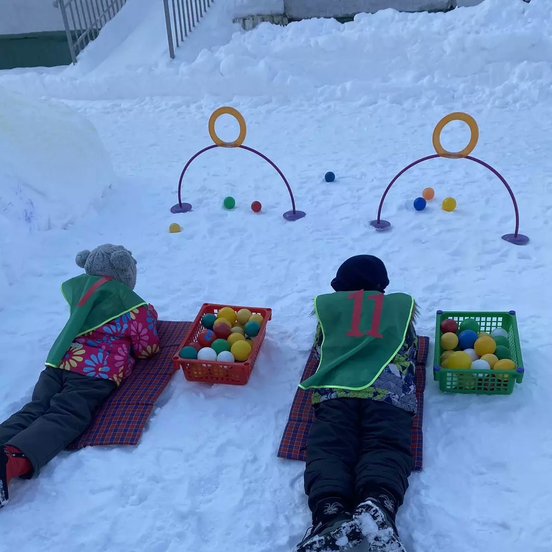 Спортивная неделя в разгаре! Группа "Сластена" решили посостязаться в лыжных гонках и биатлоне!  Это одни из самых зрелищных видов спорта на Олимпиаде-2022 и кто знает, может среди наших воспитанников есть будущие Большуновы и Логиновы 👍🤗😆.