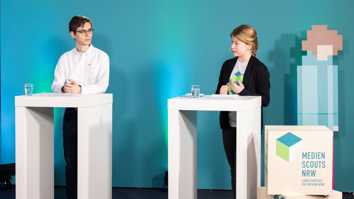 landnrw's tweet photo. Am #SID2022  hat sich Ministerpräsident @HendrikWuest bei der @LFMNRW mit Dr. Tobias Schmid und Medienscouts aus #NRW zum Thema #FitForDemocracy ausgetauscht. Die jugendlichen Scouts unterstützen ehrenamtlich Schülerinnen &amp; Schüler bei ihrer Mediennutzung und im digitalen Alltag. https://t.co/dEbGSeyox7