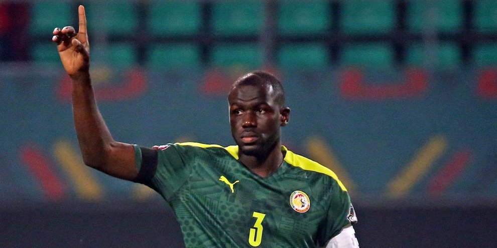 Ci sono sportivi che per serietà professionalità e animo gentile, rappresentano per tutti un modello da seguire Sono rari e non si incontrano tanto facilmente, Napoli ha  #Koulibaly un signor capitano.