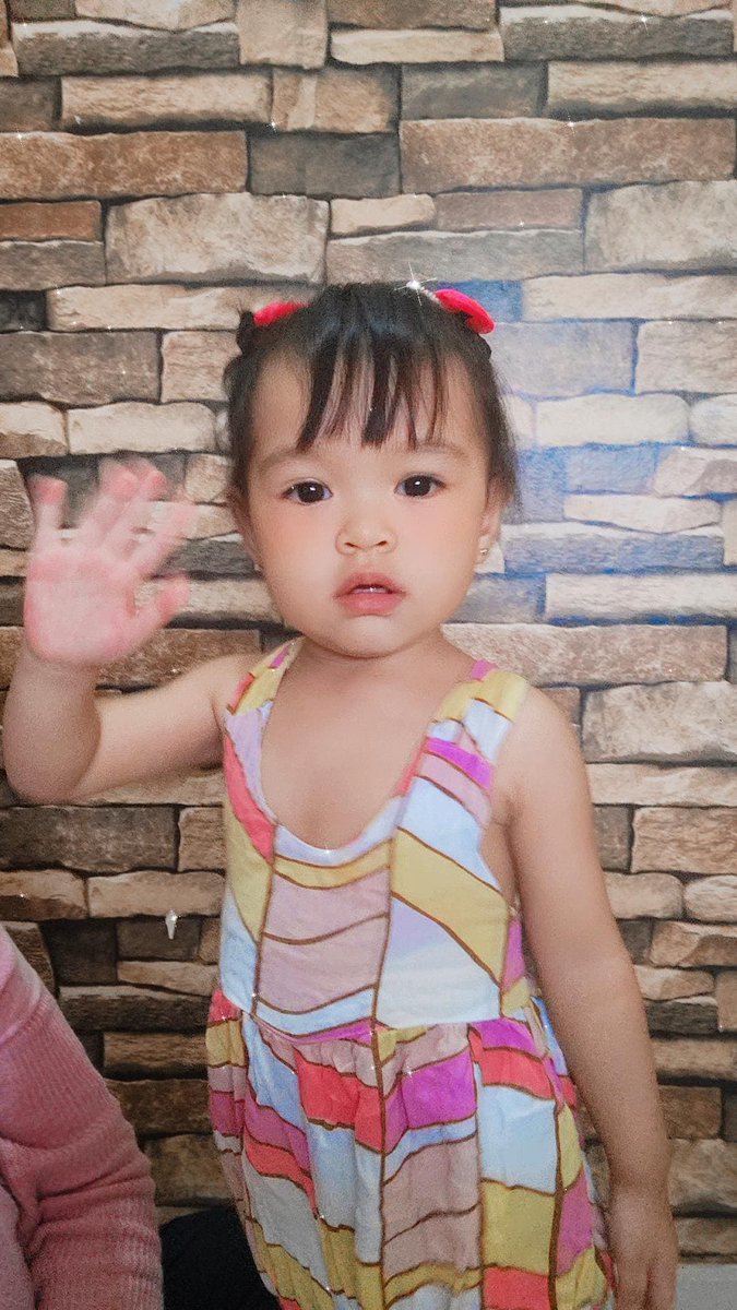 Presciousab's tweet photo. Hello, paabutin niyo na ng 500 followers yung nanay ko, napapabayaan niya na po ako 🥺😂😂😂. 
Charizzzz 😂 https://t.co/xZB0eXnzfq