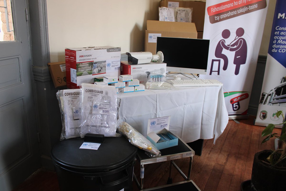 PBFMadagascar's tweet photo. #CAPMada project @UNPeacebuilding
Hand over of medical equipment to the @Msanp_Mada in order to strengthen the surveillance and epidemiological control capacities at the main bus stations @bussiere_brice #peace
🔎67% of people travelling on the RN2 pass through the bus stations https://t.co/jxbqo8Cc8X