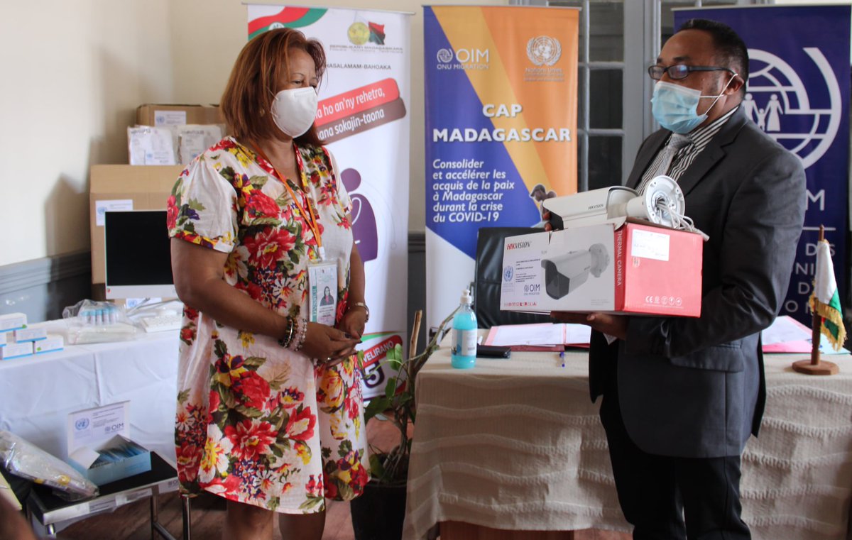 PBFMadagascar's tweet photo. #CAPMada project @UNPeacebuilding
Hand over of medical equipment to the @Msanp_Mada in order to strengthen the surveillance and epidemiological control capacities at the main bus stations @bussiere_brice #peace
🔎67% of people travelling on the RN2 pass through the bus stations https://t.co/jxbqo8Cc8X