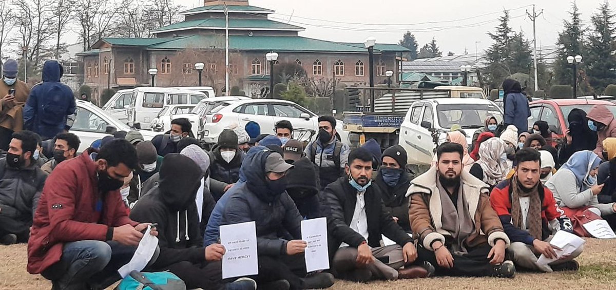 nsui's tweet photo. NSUI JK State President @sunnynsuijk along with other activists &amp; Students of BSC Nursing &amp; Engg Department of Kashmir University protested &amp; held candle march at controller examination KU, They are demanding online mode of examination. https://t.co/qyGHHspNn4