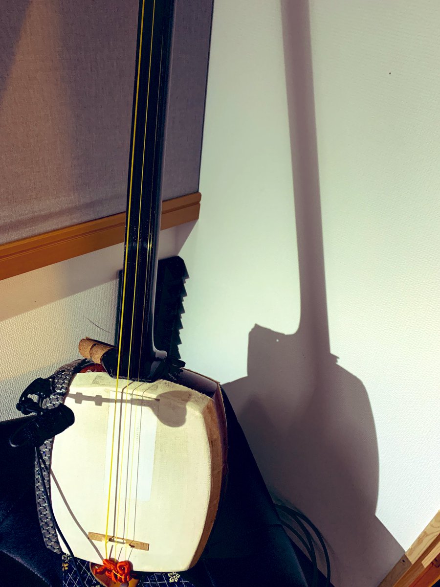 kijiyuta's tweet photo. 三味線録り🎙
マイク3本⤴︎⤴︎⤴︎
#SM57
#SphereL22
#ATM35 https://t.co/q4YDMhoLGC