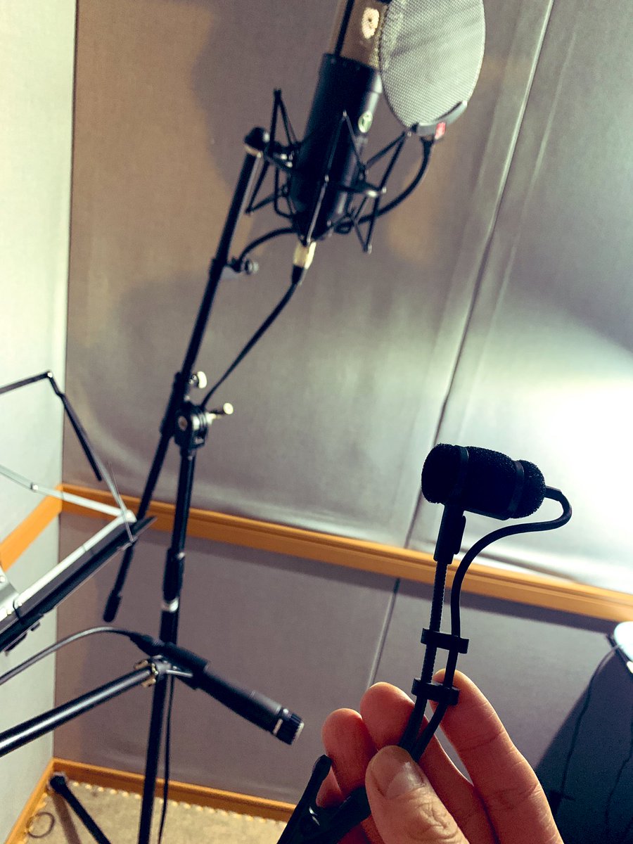 kijiyuta's tweet photo. 三味線録り🎙
マイク3本⤴︎⤴︎⤴︎
#SM57
#SphereL22
#ATM35 https://t.co/q4YDMhoLGC