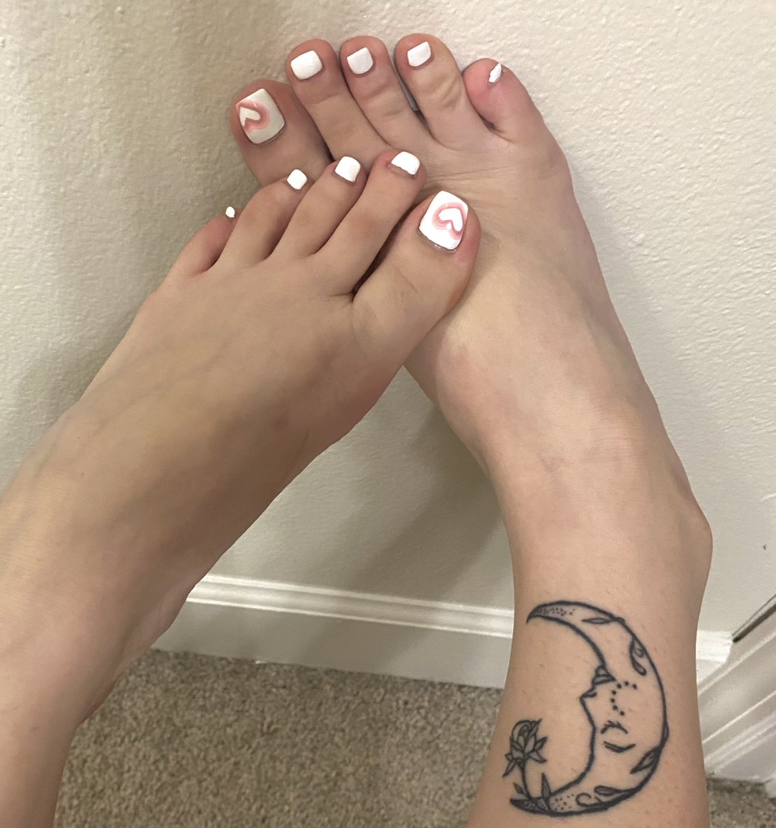 ToePrincess13's tweet photo. Who wants to be my #firstbuyer? 😋 ✨look at these lovely #toes, that hearts are my favorite 🥰 https://t.co/ycYavaBODP