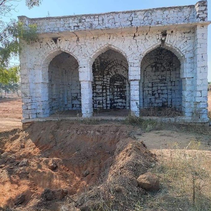JunaidADB's tweet photo. A 400+ year old mosque(Qutb Shahi era)in Shamirpet was demolished by the land grabbers on the outskirts of Hyderabad.
I request @asadowaisi
@imAkbarOwaisi
@KTRTRS to kindly investigate and take strict actions in this matter.
Photos by Hyderabad-based journalist @AbuAimal https://t.co/4CSbMp2pT3