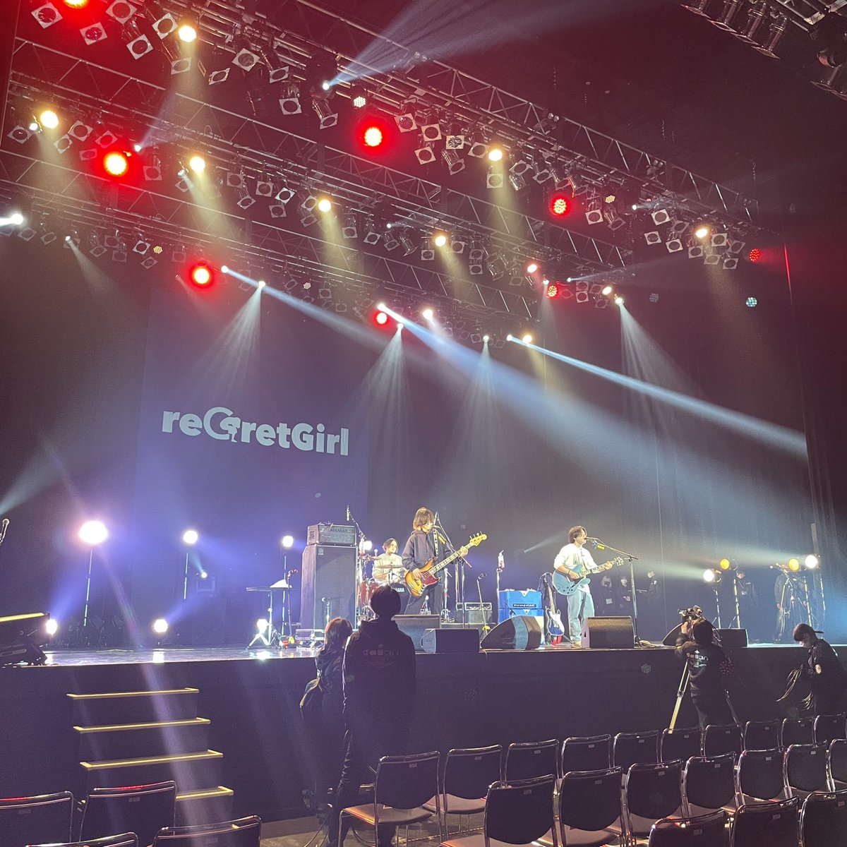 concertf225's tweet photo. 【オフショット公開📷⚡】 『reGretGirl』さんリハーサルの様子です！  
本番もよろしくお願いします❗

 #日本工学院 #八王子 #専門学校  #neec #HACHION2022 #reGretGirl #KTZeppYokohama #KTZepp https://t.co/2LUwGZ8Hlp