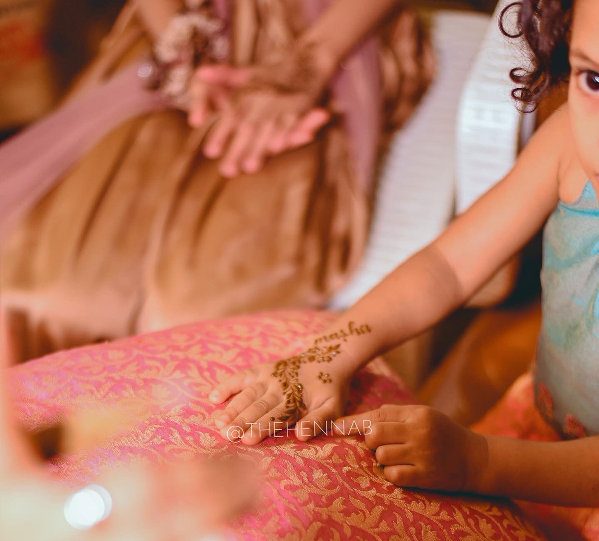 Thehennab's tweet photo. Masha, the cute little angel I met few days ago! 🥺🤍 
.
This picture will have my heart forever!
 In this picture: she was so happy and excited about her henna, she was showing it to her mom 🥺

#TheHennaBoutique 🤍 https://t.co/LchKMY6ezv