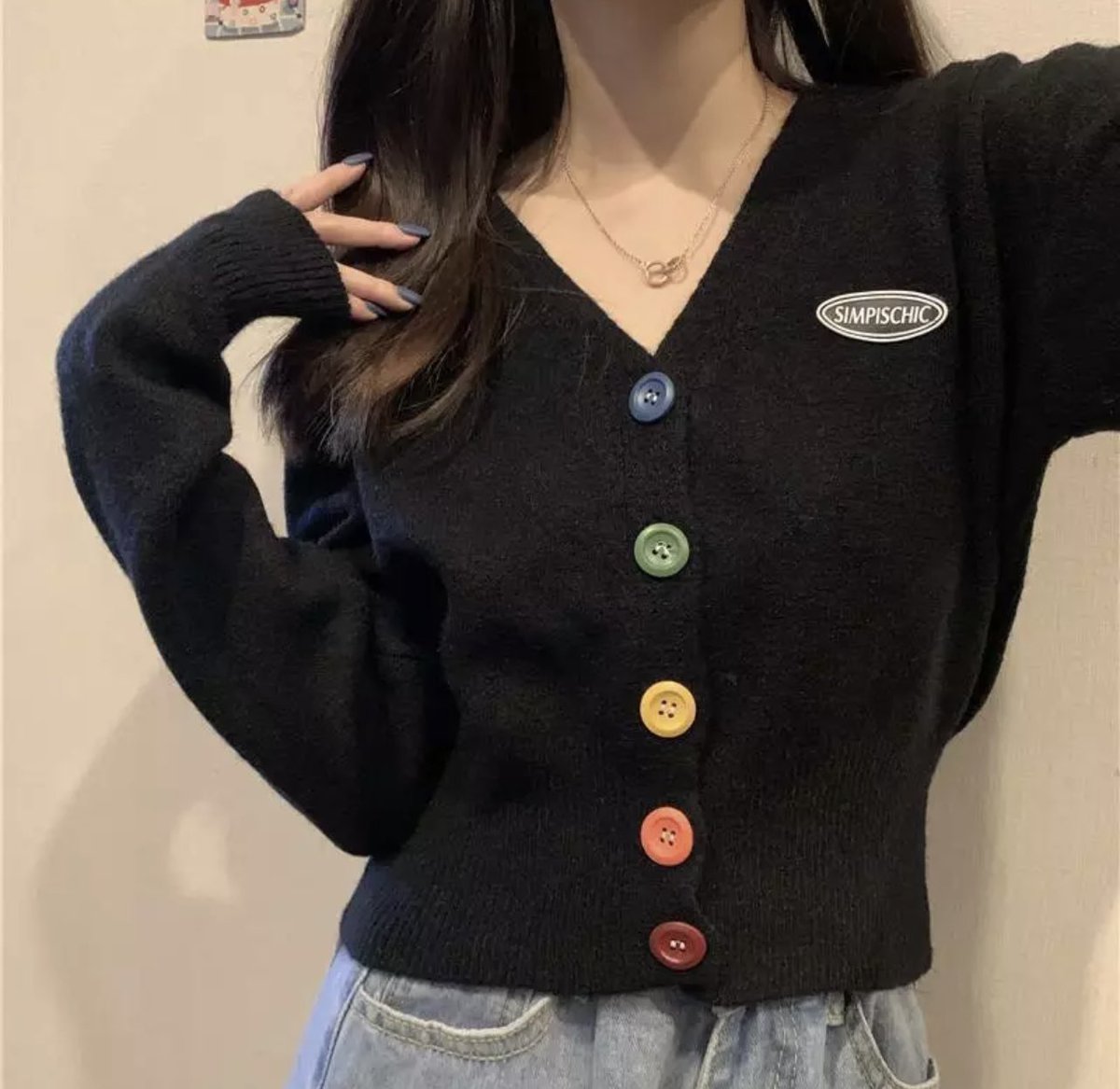 Korgaebertbpee's tweet photo. พร้อมส่ง🌟เสื้อไหมพรม​คอวี cardigan
สีน่ารักมาก ผ้าดีไม่บางเลยงับ ตัวละ169฿ https://t.co/M7j89MDROF