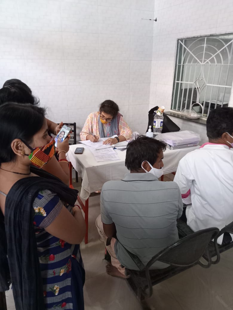 OfficialYUVA's tweet photo. Health camps supported by @dasra #BackTheFrontline are allowing us to offer needed support to marginalised communities. Two Indian Cancer Society health camps recently organised in #Nalasopara's Jadhav Pada and Vanotha Pada, helped members avail of screenings and checkups. https://t.co/Jq6Rz8Vkyr