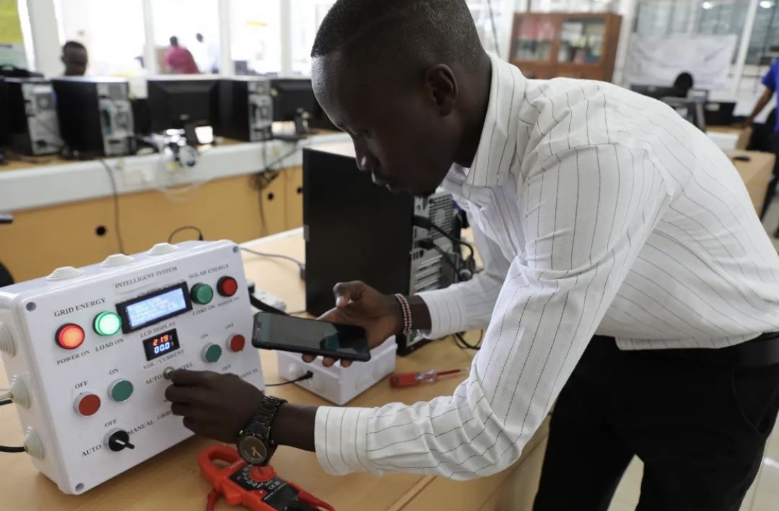EaCenit's tweet photo. Meet our EMoS student Mr @DominicMajak from 🇸🇸  who is developing an intelligent switching of hybrid power system for optimization of Ngaramtoni water supply scheme in Arusha being supervised by Dr @DidaMussa &amp; Dr @DevothaNyambo #Innovation https://t.co/Gg0vWSkNqn