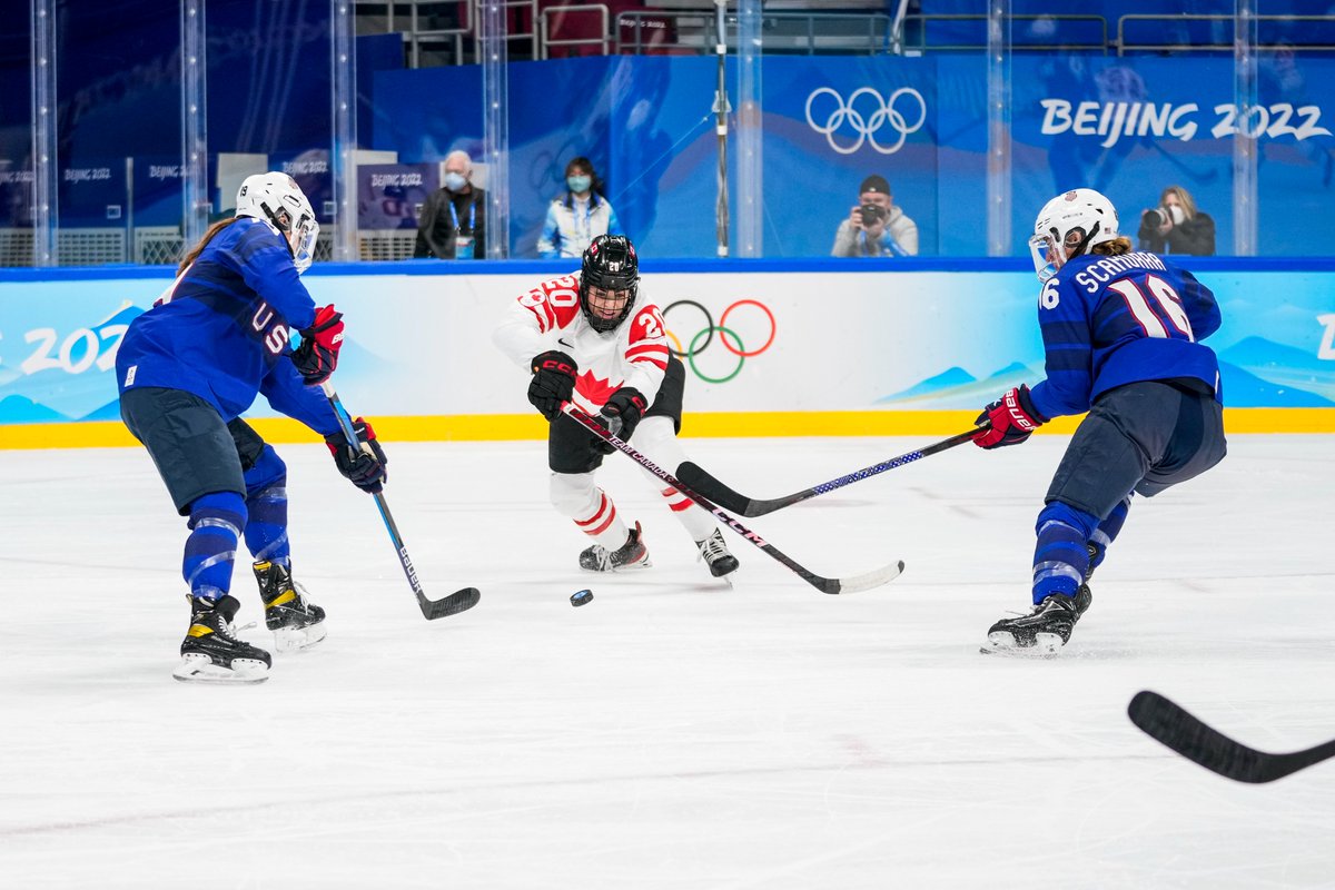 TeamCanada's tweet photo. What a night 🔥

#TeamCanada closes #Beijing2022 preliminary play with a perfect record in the women's hockey tournament after defeating 🇺🇸 4-2 🏒

Details ➡️ https://t.co/ZiHQ6d8Akn https://t.co/KFCudxSHR1