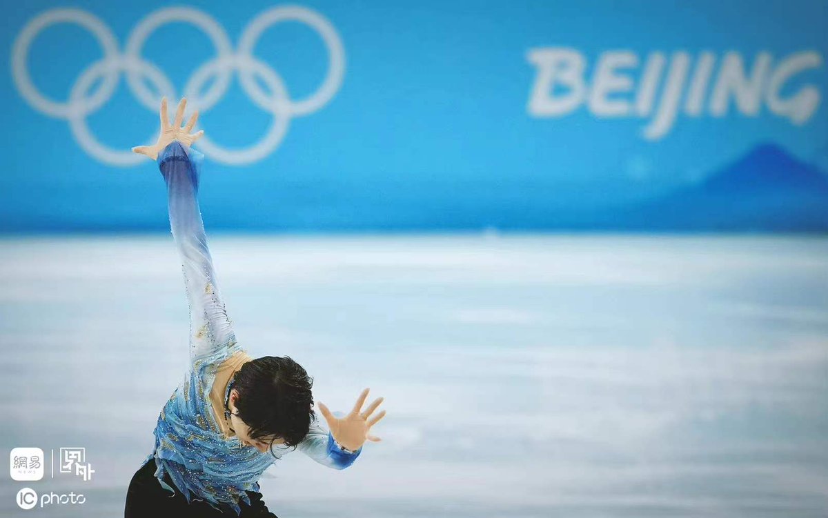 PeoplesDailyapp's tweet photo. A CCTV sports live commentator described #HanyuYuzuru as "a diamond-inlaid sword that shines dazzlingly even if it's kept in a closet made of Phoebe zhennan S. Lee", a precious wood✨. The audience will always be touched by your story on the ice, Yuzuru.🎿👏
#FigureSkating https://t.co/DWmCkDTVkX