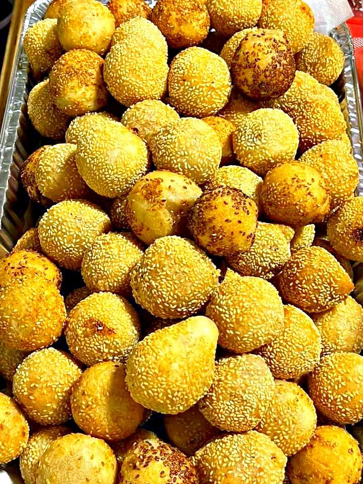 Vietnamese Banh Cam - Small Sesame Balls a yummy Vietnamese snack with a crispy [ Golden ] glutinous rice outer shell
inside is filled with some ( Sweet Mung ) a very enjoyable Vietnamese snack that is enjoyed at Tet Festival 2022 at The Central Florida Fairgrounds 
#OrlandoFL