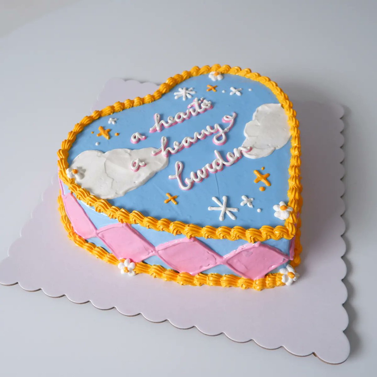 cupcakelogic's tweet photo. a hearts a heavy burden https://t.co/UAFXkbsV4x