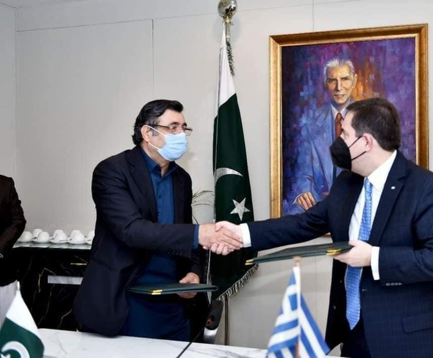 Η μόνη συμφωνία που θα μπορούσε να γίνει με το Πακιστάν είναι να δεχτούν πίσω αυτούς που θα απελάσουμε. Μόνο αυτό δεν ακούσαμε όμως.
ΥΓ Απ' όλες τις χώρες, καλύτερη σύμμαχο της Τουρκίας δε βρήκαμε να φέρουμε μετανάστες;