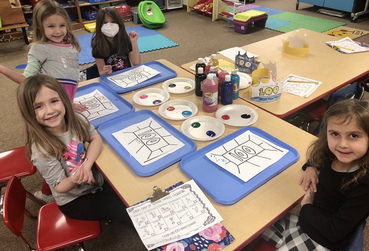 BellflowerCirK's tweet photo. 100 days went popping by in Kindergarten @OnceACard @bellflowerway https://t.co/tvwH09fv9A