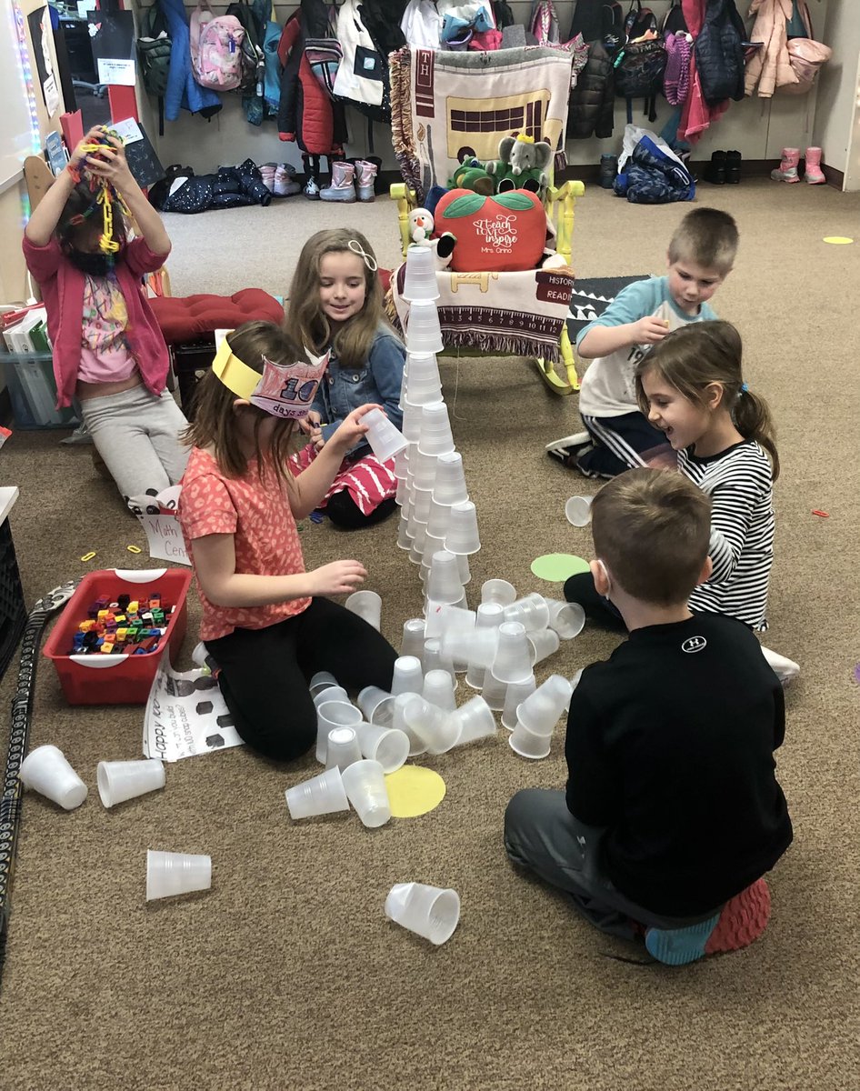BellflowerCirK's tweet photo. 100 days went popping by in Kindergarten @OnceACard @bellflowerway https://t.co/tvwH09fv9A