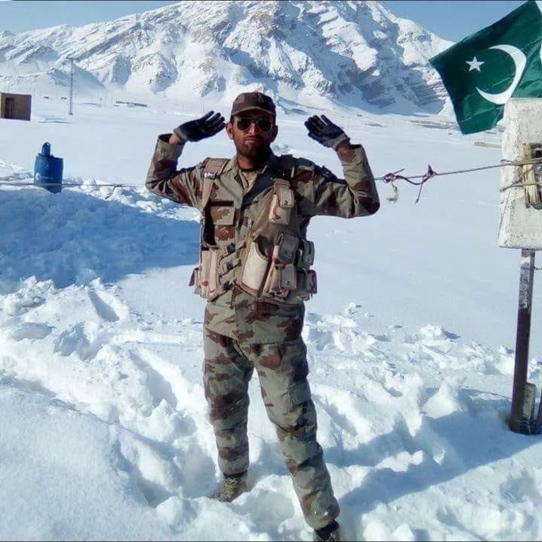 jamhoorkiawaaz's tweet photo. Our #ARMY not only protects our borders but also future and prosperity of our country. #PakistanArmy has firm belief that Allah is always there to protect them,they are always eagerly waiting for shahadat,May Allah give them more strength #PakistanStand4Peace
#قوم_جسم_افواج_روح https://t.co/qwlQdxYWO1